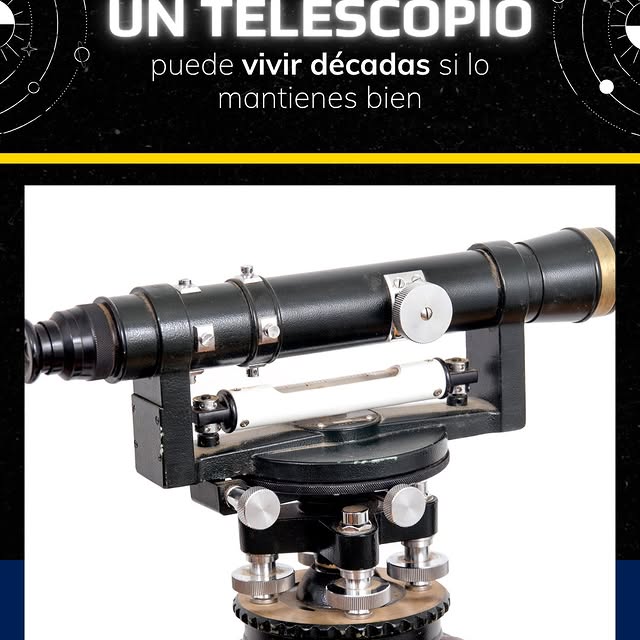 Telescopio bajo cielo azul